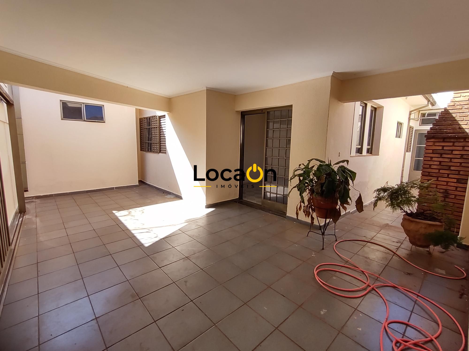 VENDE - Casa 3 dormitórios no Campos Eliseos - Ribeirão Preto