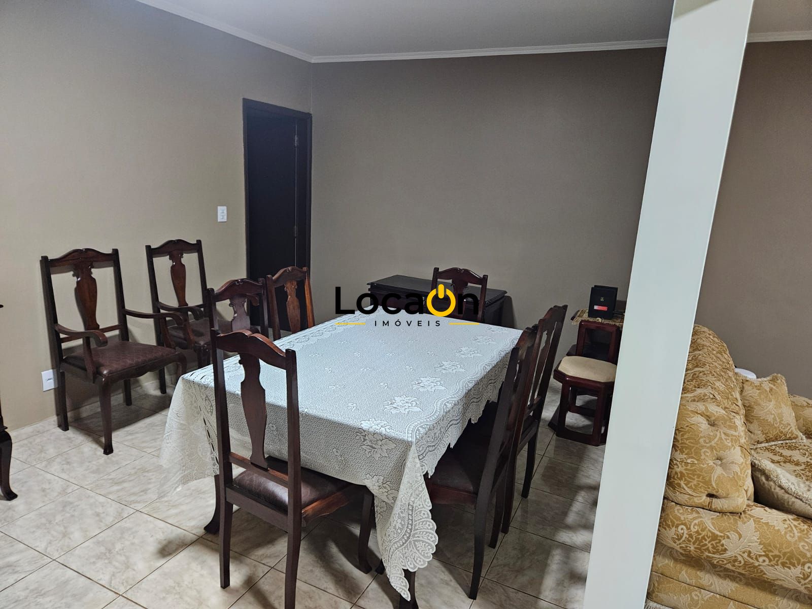 ALUGA- Casa 3 dormitórios, suíte, 2 banheiros, casa planejada em Ribeirão Preto