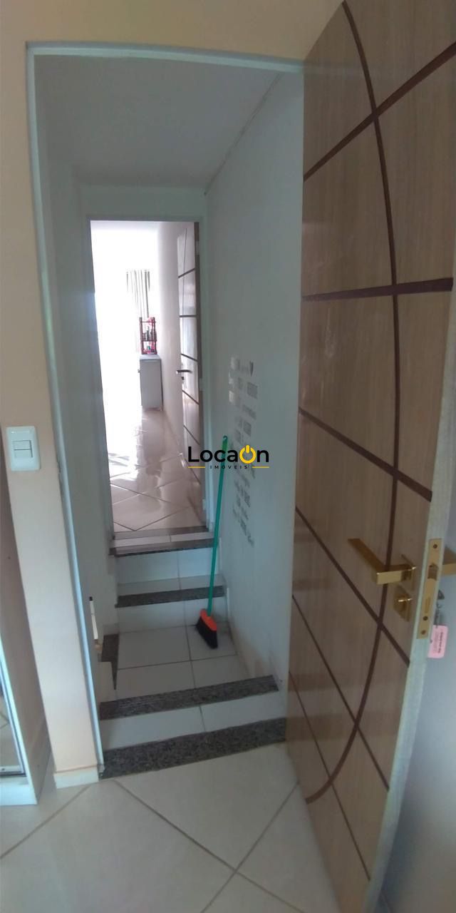 VENDE-SE casa duplex com 3 quartos no bairro Mantiqueira em Belo Horizonte.