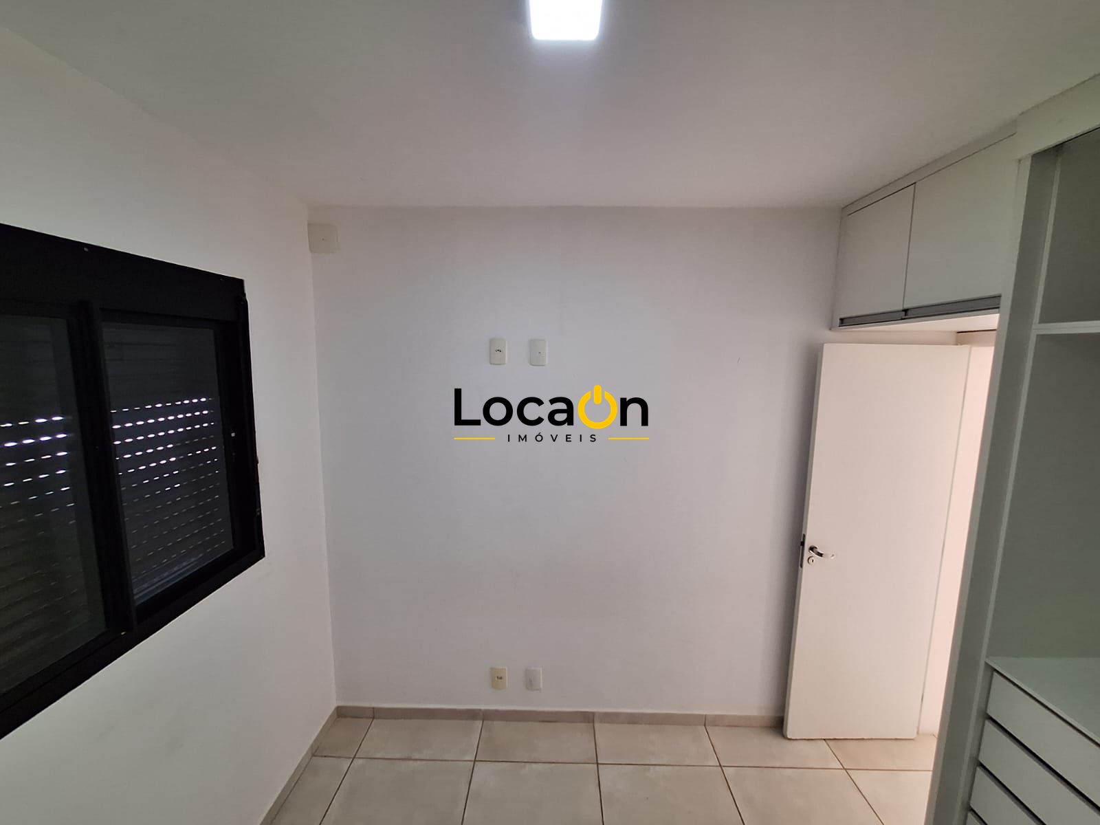 ALUGA- Apartamento 1 dormítório, 1 banheiro e vaga de garagem localizado e Bonfi
