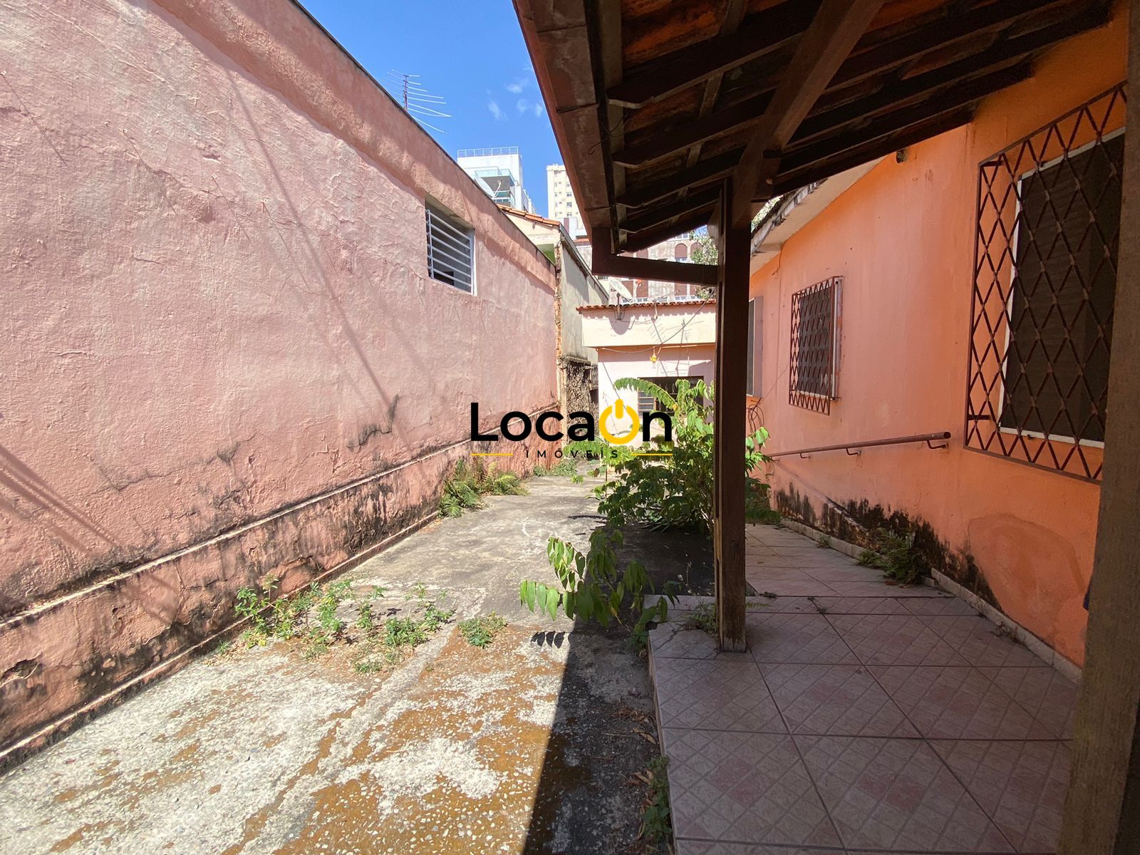 VENDE - Casa com 5 Quartos - Bairro Cidade Nova - Belo Horizonte