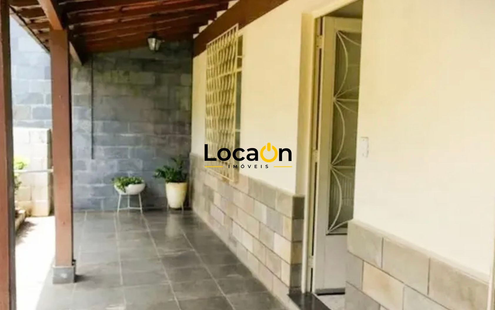 ALUGA-SE casa comercial com 110m2 no bairro Alípio de Melo em Belo Horizonte.