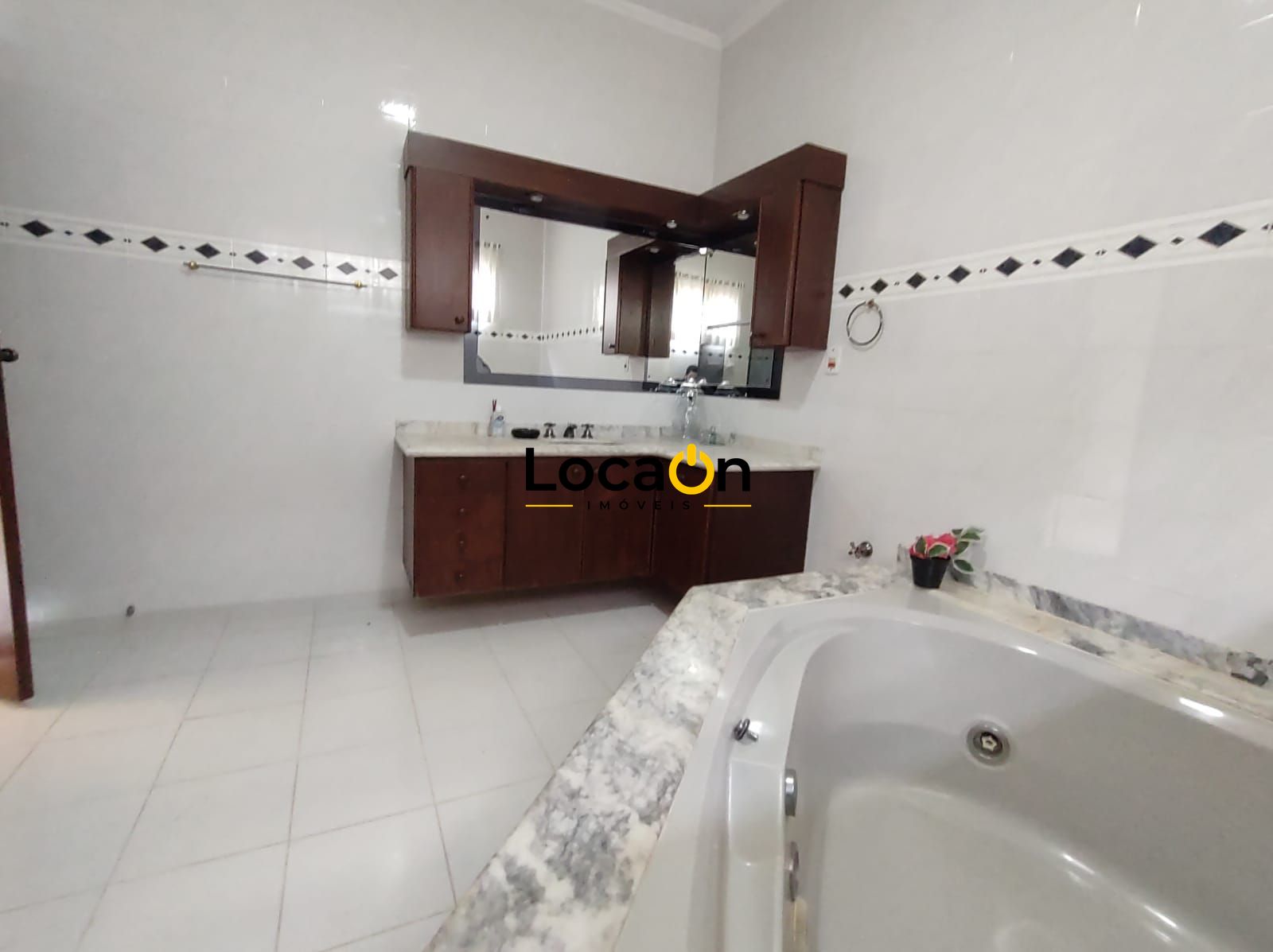 ALUGA - Casa Comercial ou Residencial Mobiliada na Ribeirânia com 8 salas e Rece
