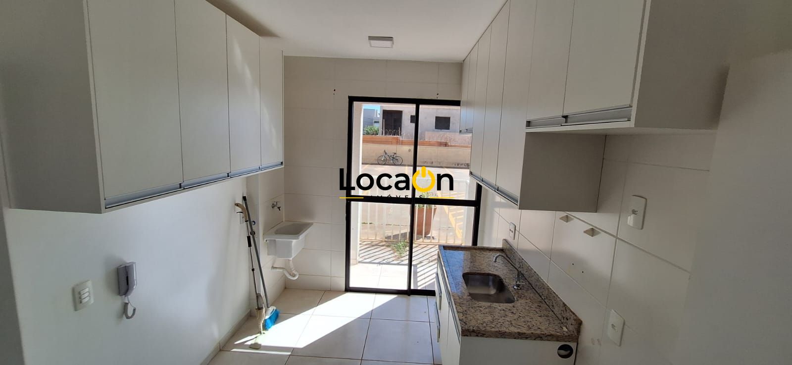 ALUGA- Apartamento 1 dormítório, 1 banheiro e vaga de garagem localizado e Bonfi