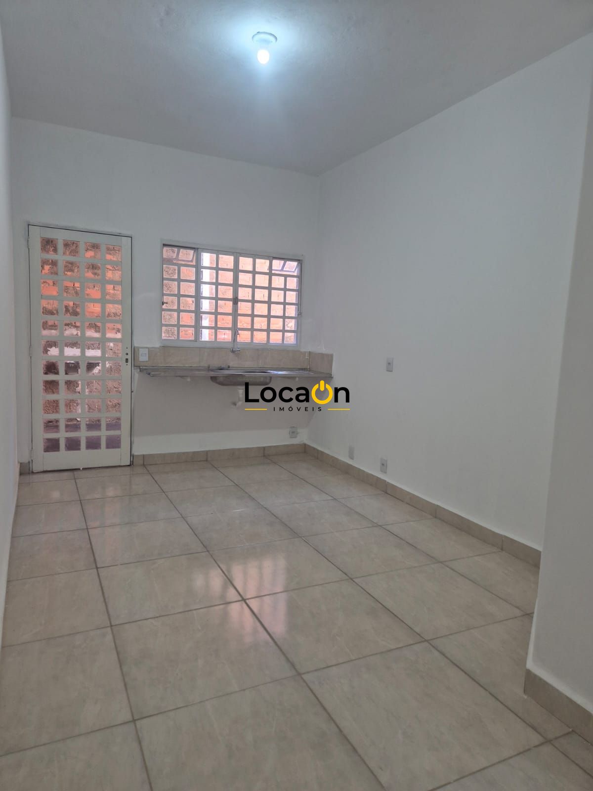 ALUGA- Casa Nova 3 quartos sendo 1 suite e 2 vagas