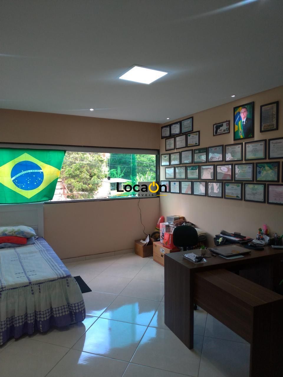 VENDE-SE casa duplex com 3 quartos no bairro Mantiqueira em Belo Horizonte.