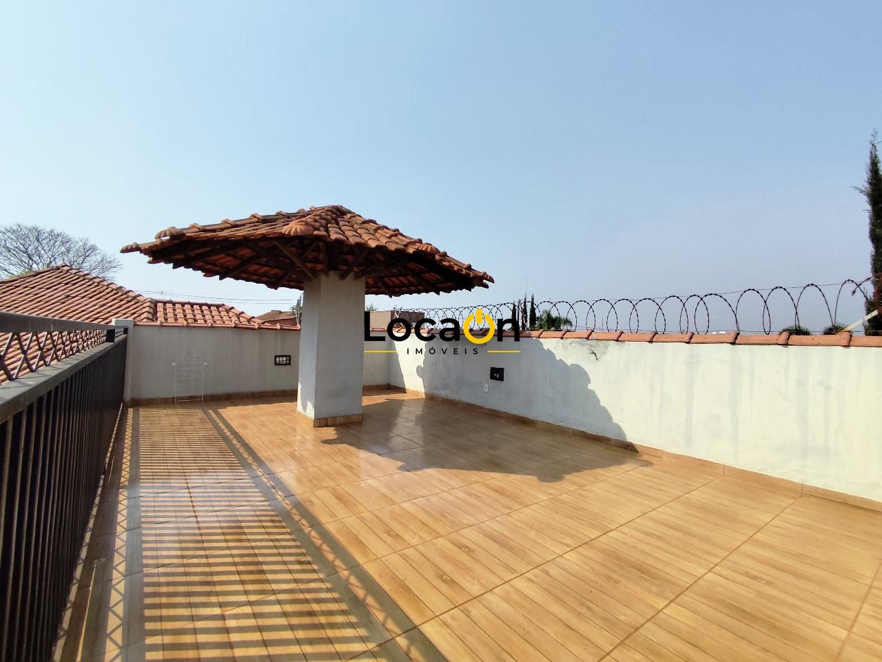 ALUGA- Casa 3 suites e 3 vagas Cidade Universitária