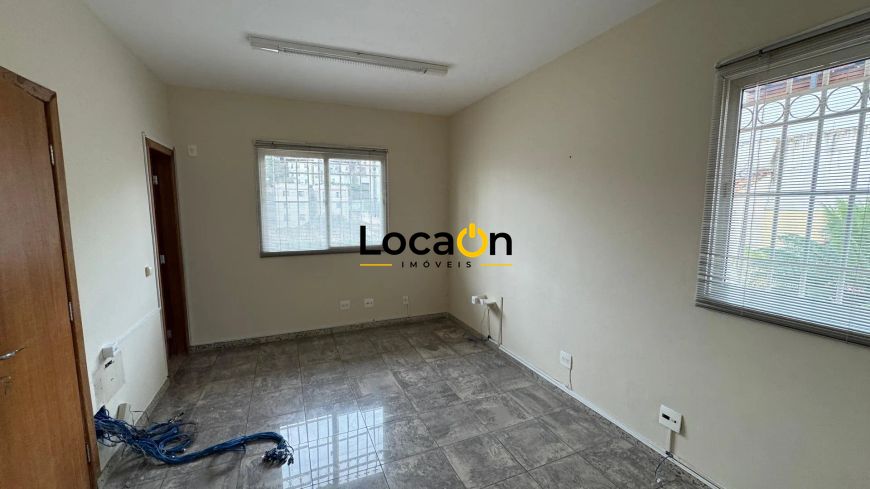 ALUGA casa comercial no bairro Serra em Belo Horizonte.