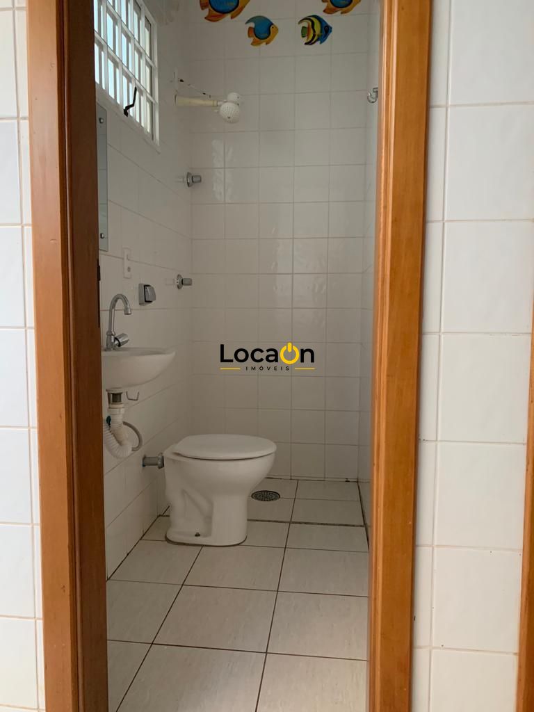 VENDE - Casa na Ribeirânia com 4 Dormitórios e Piscina