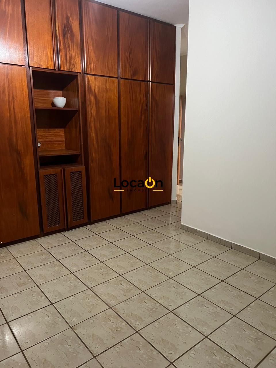 ALUGA- Casa 3 suites e 3 vagas Cidade Universitária