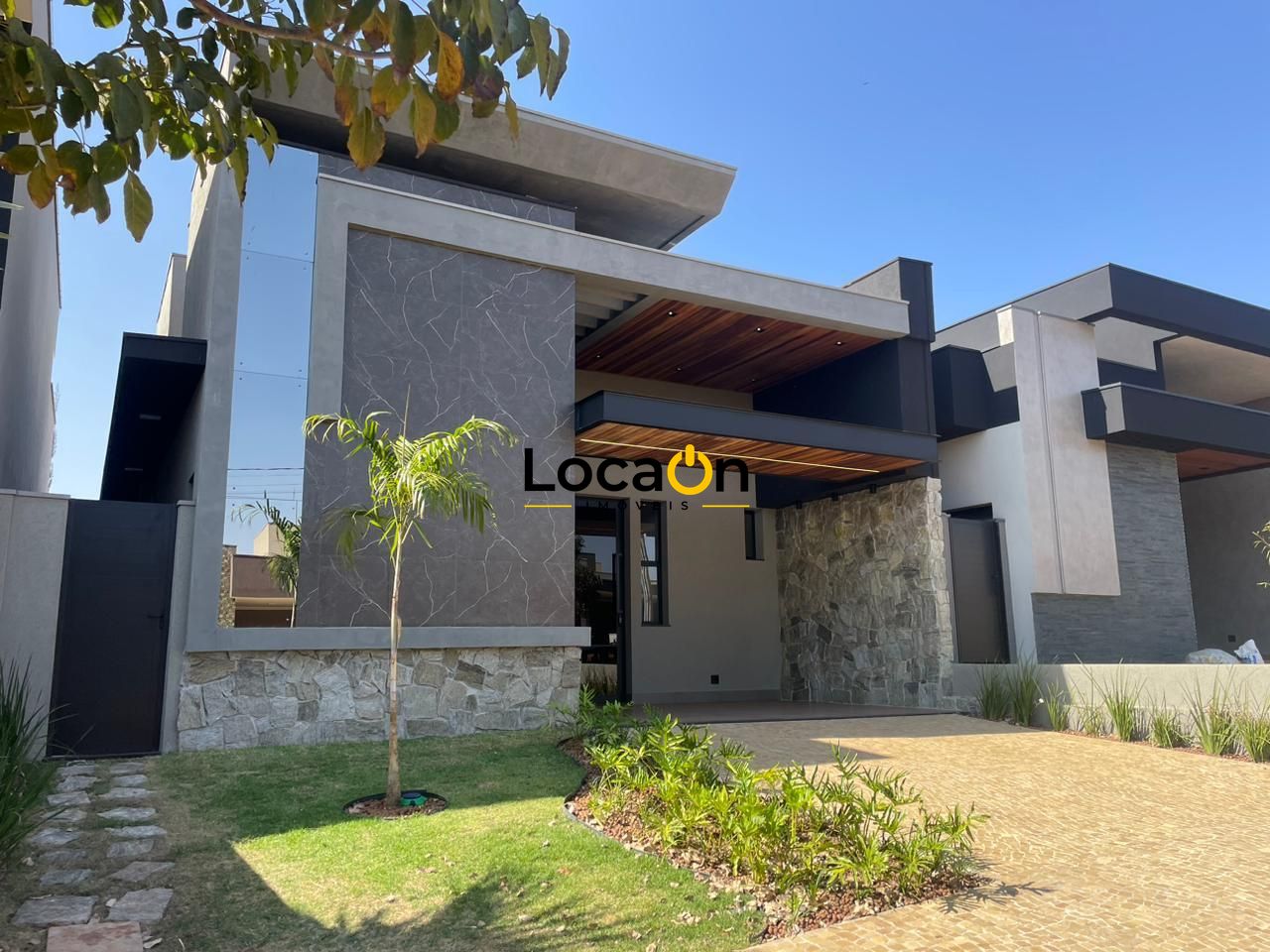 VENDE - Casa em condomínio - 3 suites com closet 4 garagens - Jardim Valência/RP