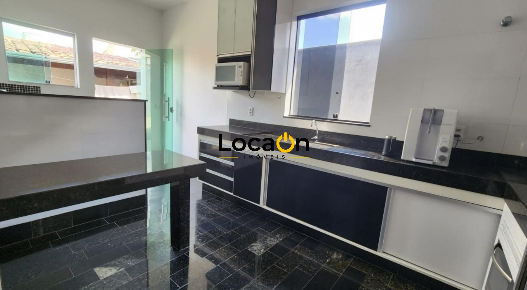 ALUGA-SE casa comercial com 3 quartos no bairro Castelo em Belo Horizonte