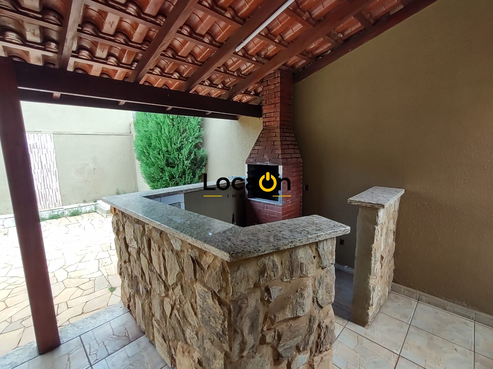 VENDE Casa 3 Dormitórios com Piscina em Ribeirão Preto