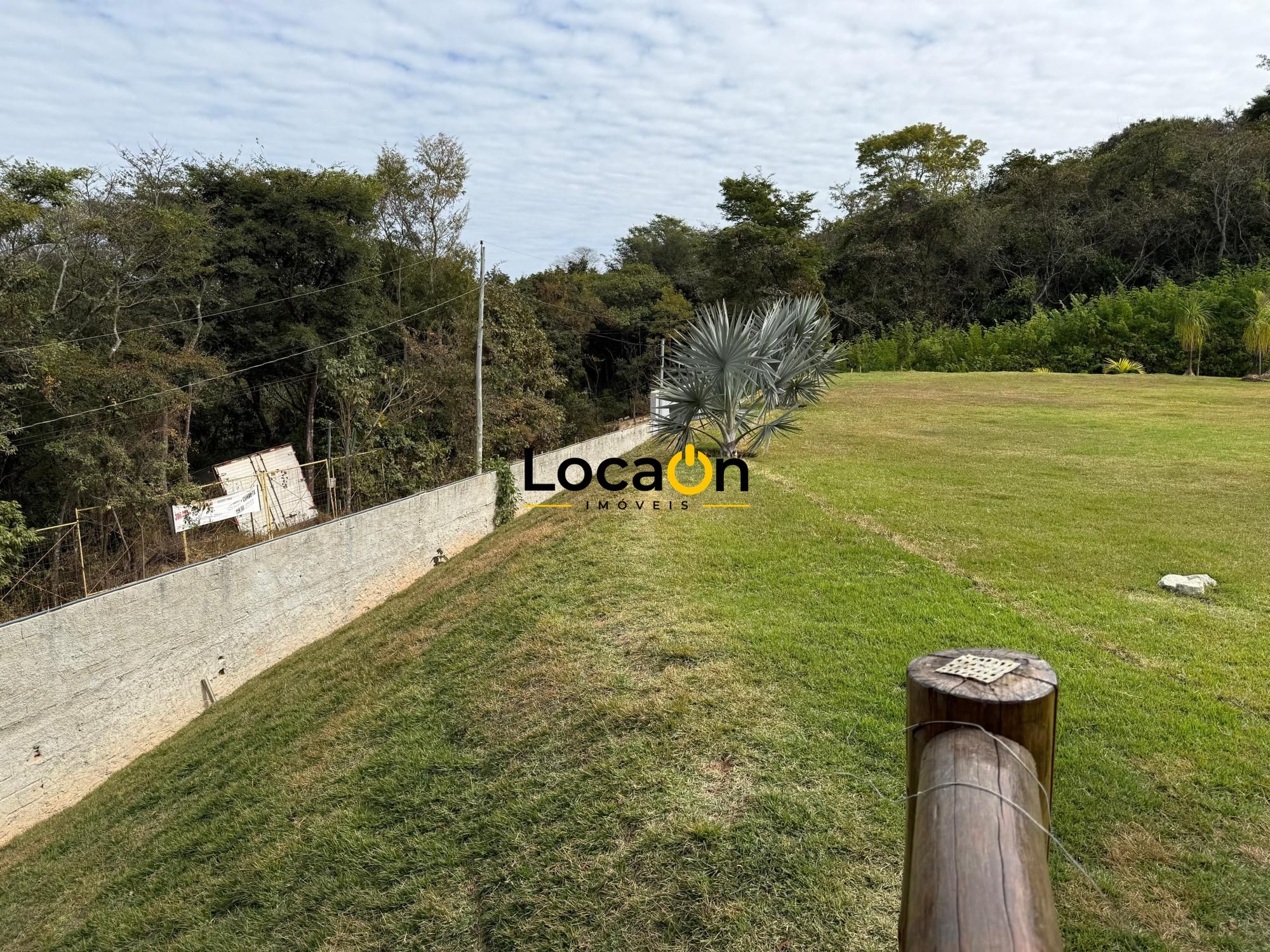 VENDE - Sitio em Esmeraldas-MG com Casa de luxo.