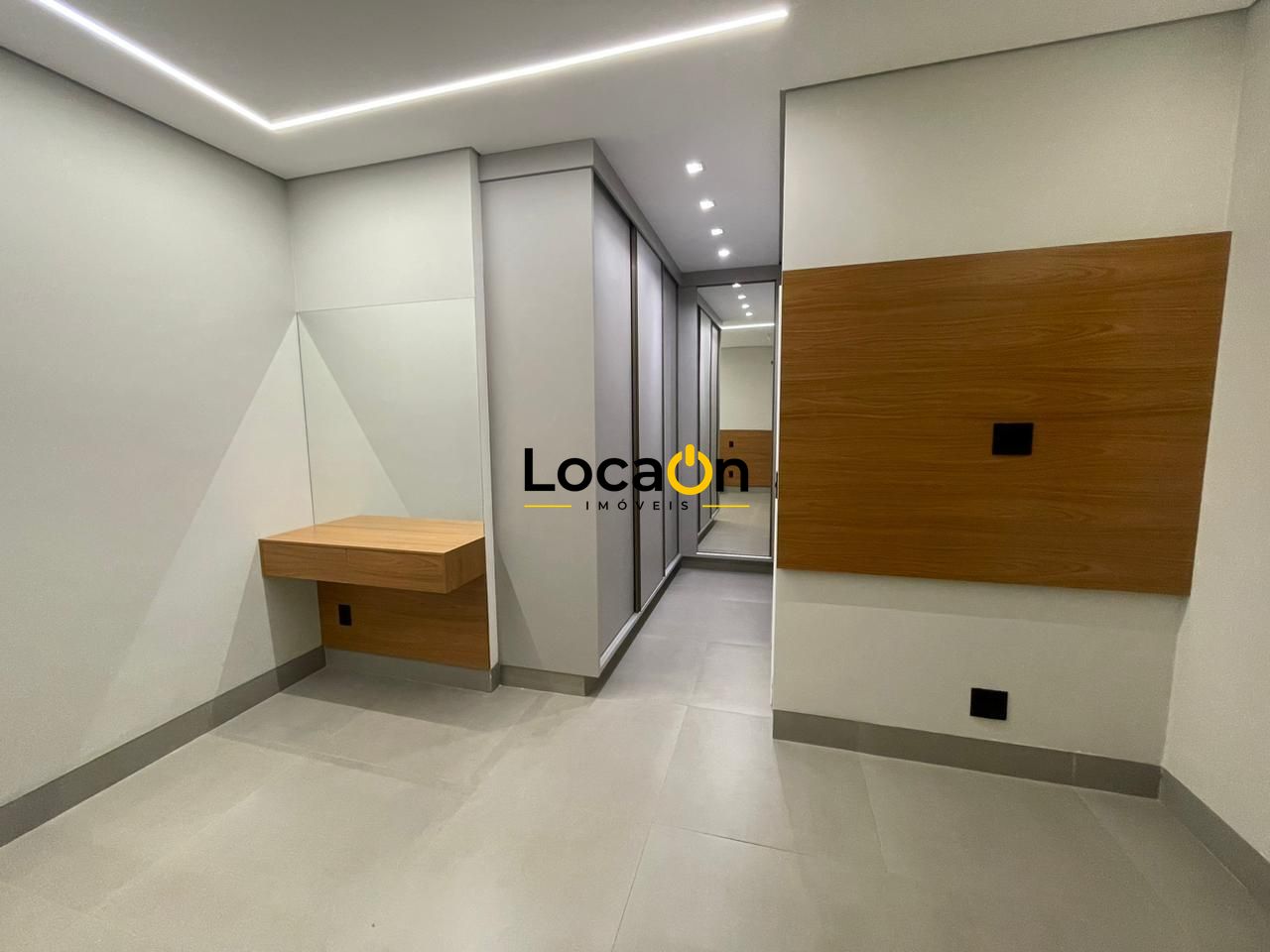 VENDE - Casa em condomínio - 3 suites com closet 4 garagens - Jardim Valência/RP