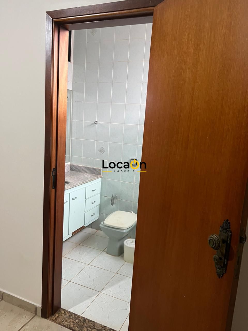 ALUGA- Casa 3 suites e 3 vagas Cidade Universitária