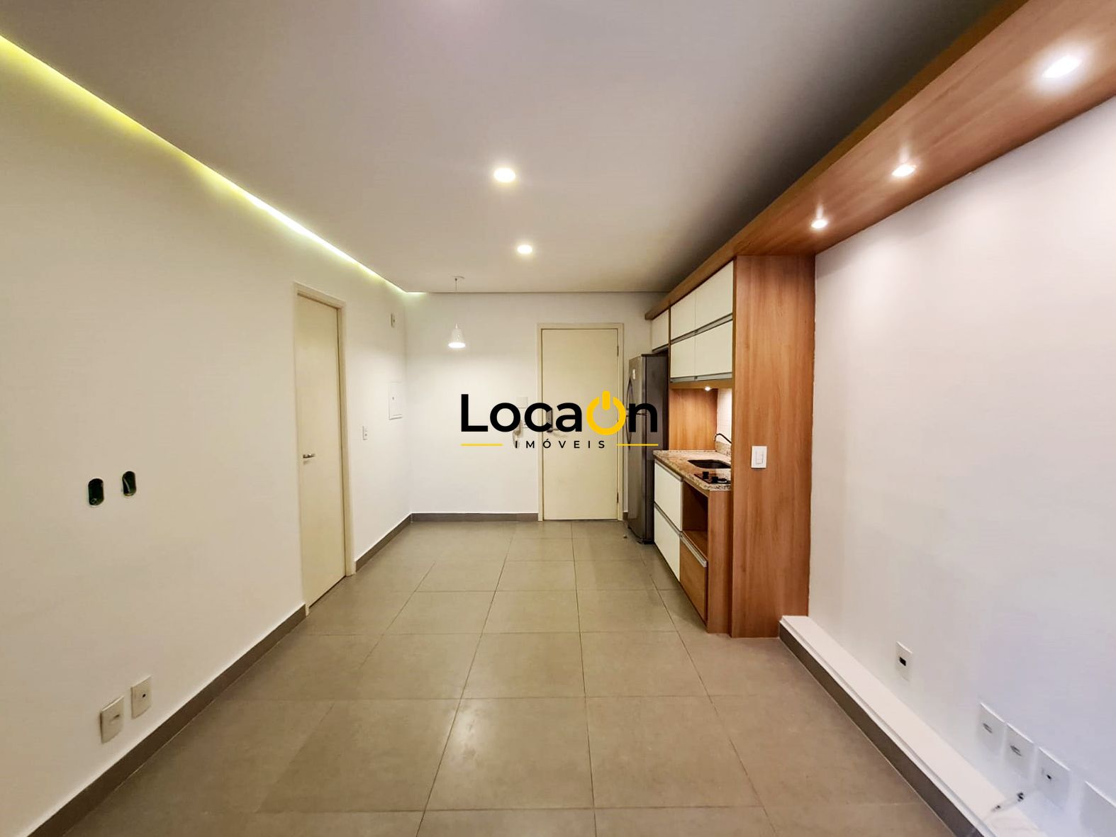 ALUGA - Studio Mobiliado no Bairro Republica