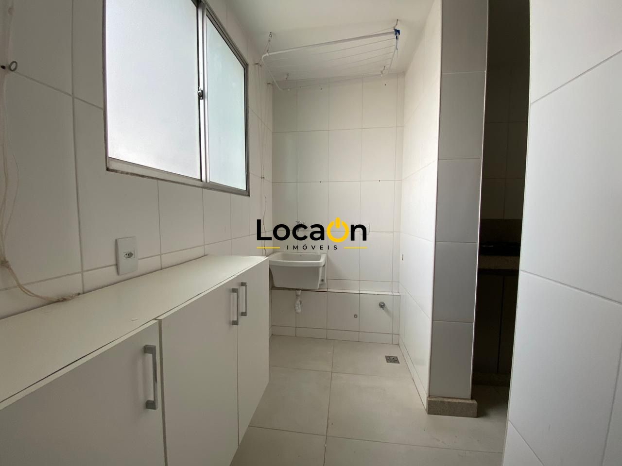 ALUGA-SE apartamento com 4 quartos no bairro Buritis em Belo Horizonte.