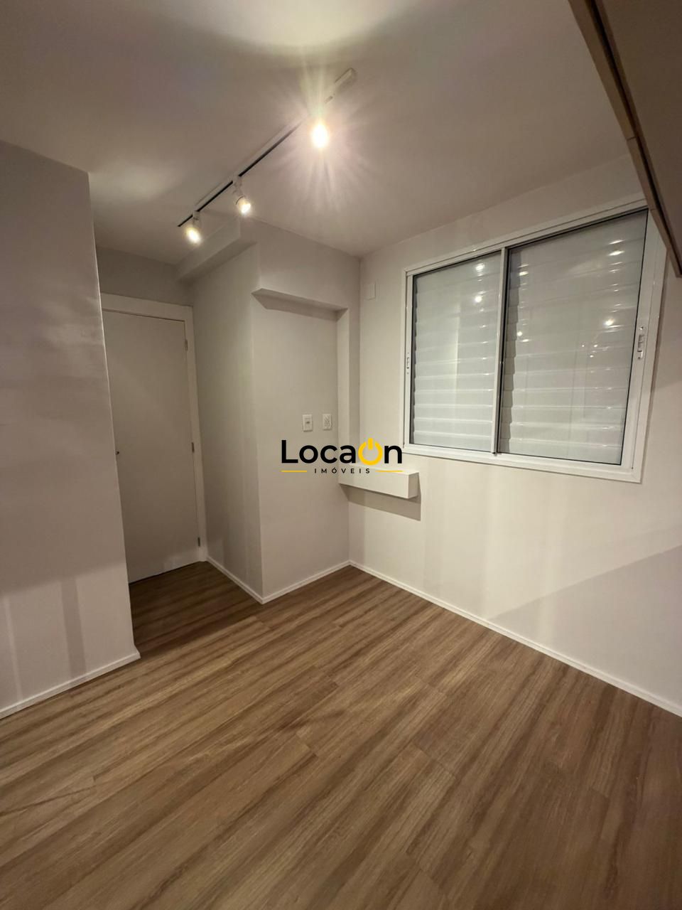 ALUGA- Apartamento 2 dormitórios, vaga de frente ao Shopping