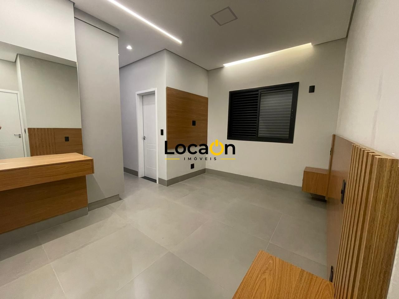 VENDE - Casa em condomínio - 3 suites com closet 4 garagens - Jardim Valência/RP