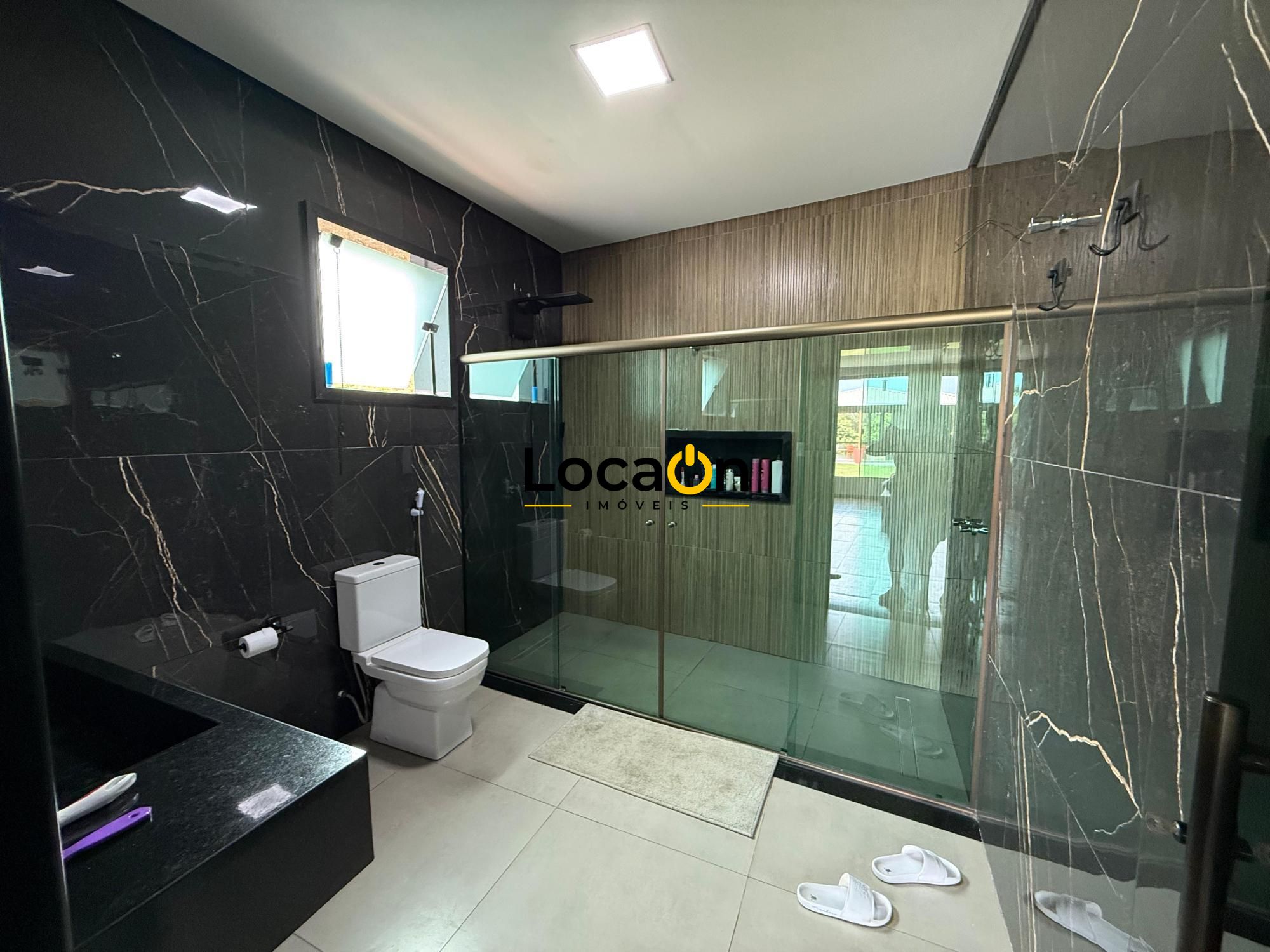 VENDE - Sitio em Esmeraldas-MG com Casa de luxo.