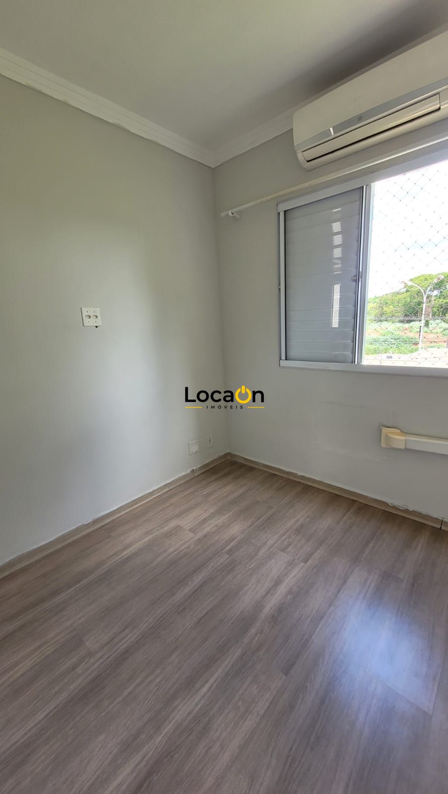ALUGA- Apto 2 dormitórios com ar condicionado e vaga de garagem
