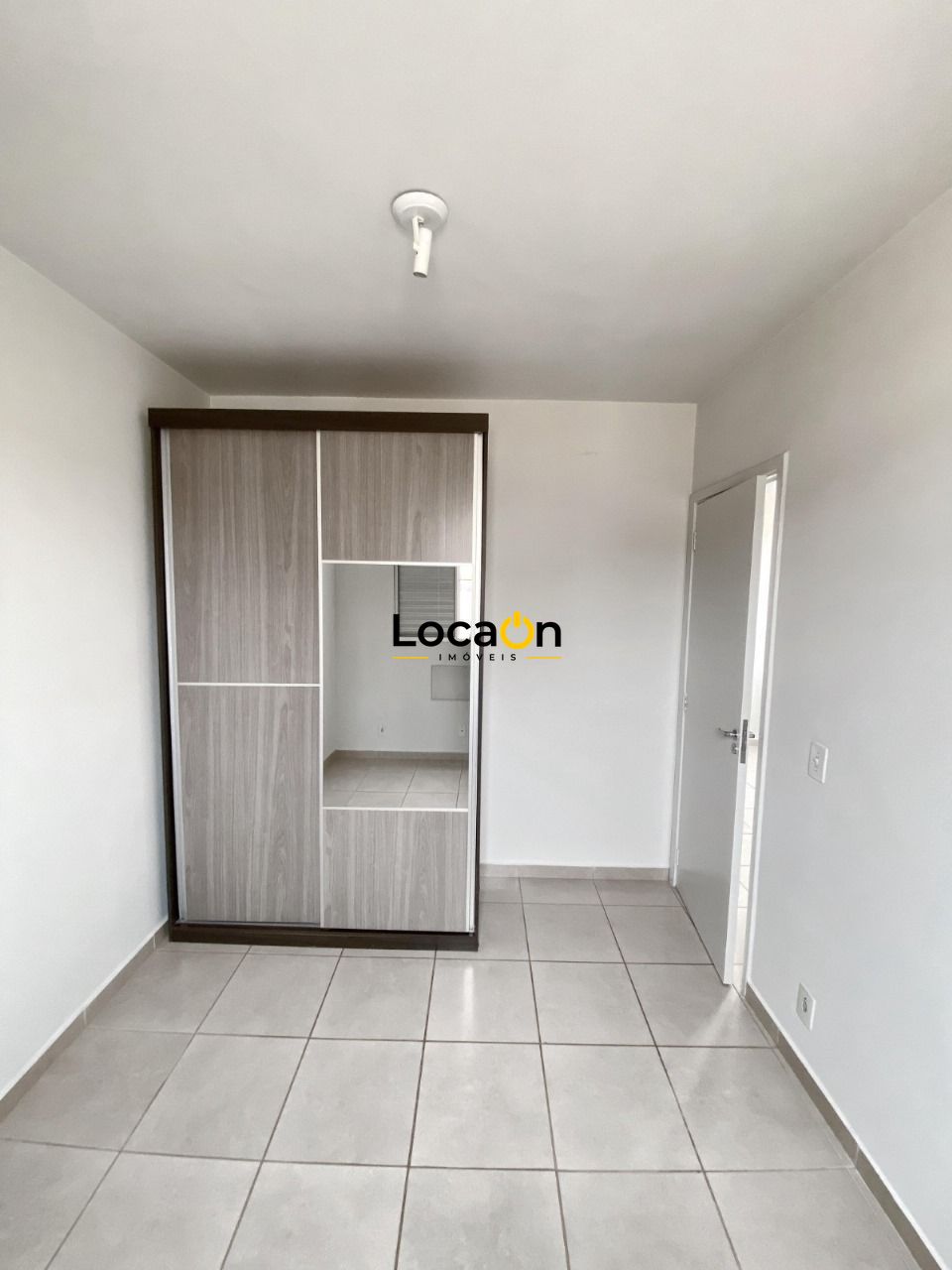 VENDE - Apartamento, 2 quartos com armarios, cozinha americana - City Ribeirão