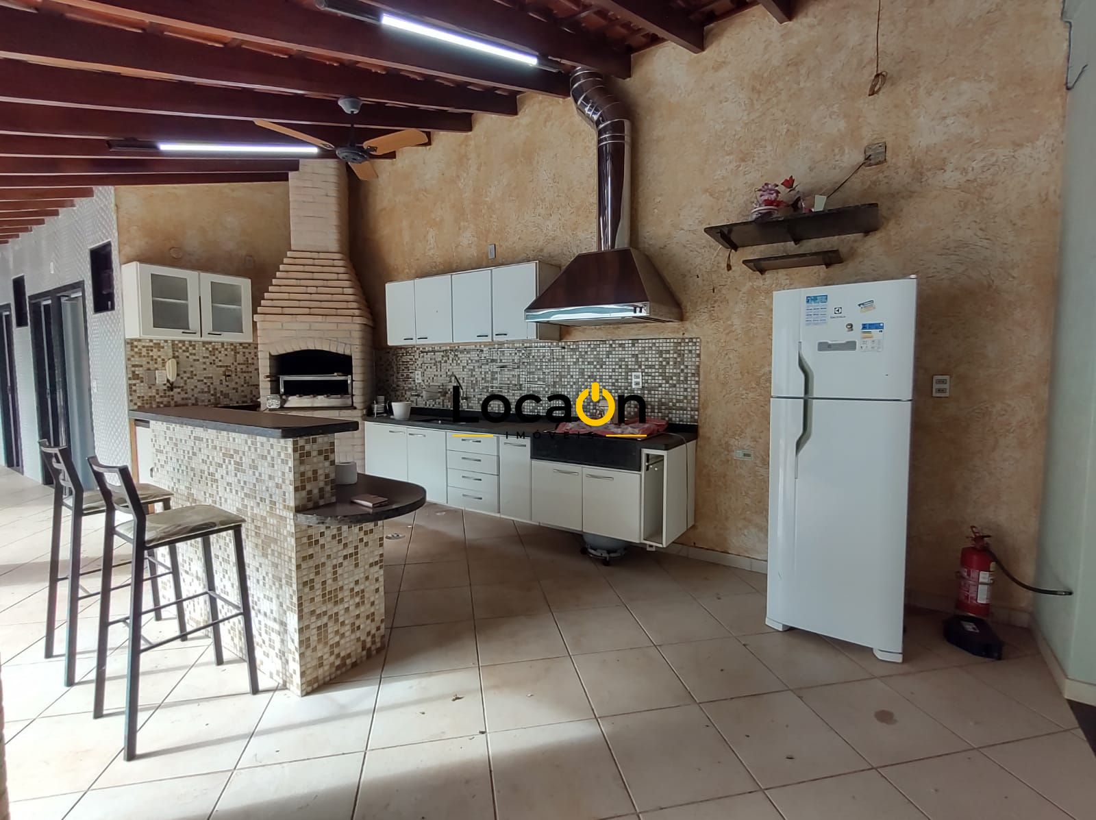 ALUGA - Casa Comercial ou Residencial Mobiliada na Ribeirânia com 8 salas e Rece