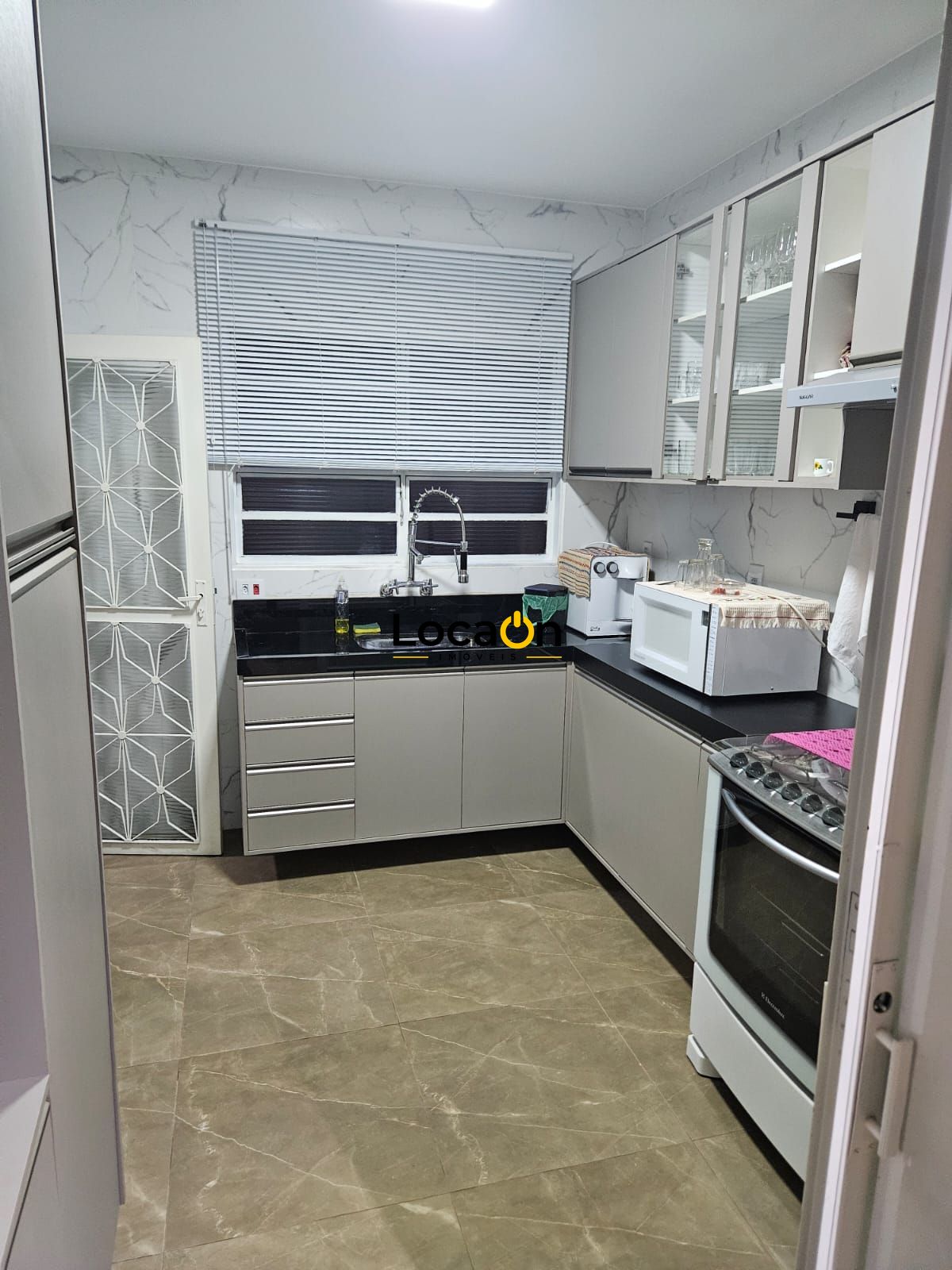 ALUGA- Casa 3 dormitórios, suíte, 2 banheiros, casa planejada em Ribeirão Preto
