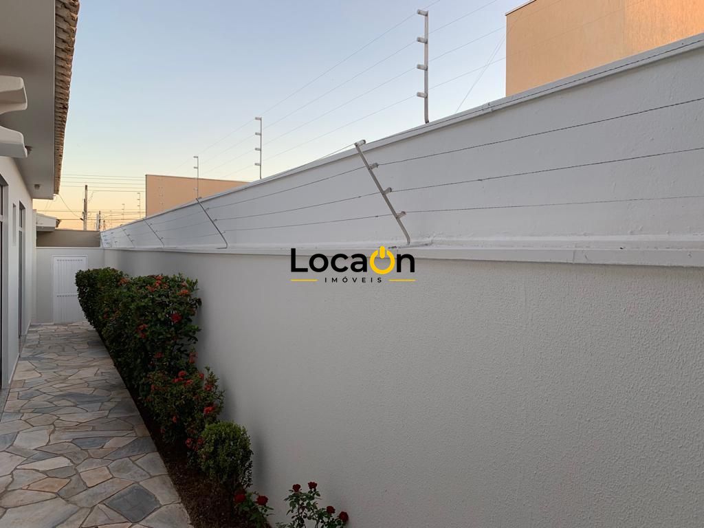 VENDE - Casa na Ribeirânia com 4 Dormitórios e Piscina