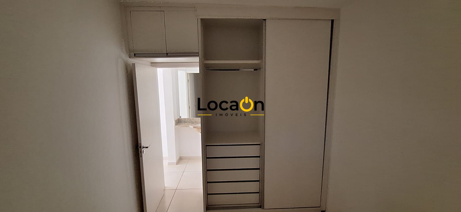 ALUGA- Apartamento 1 dormítório, 1 banheiro e vaga de garagem localizado e Bonfi