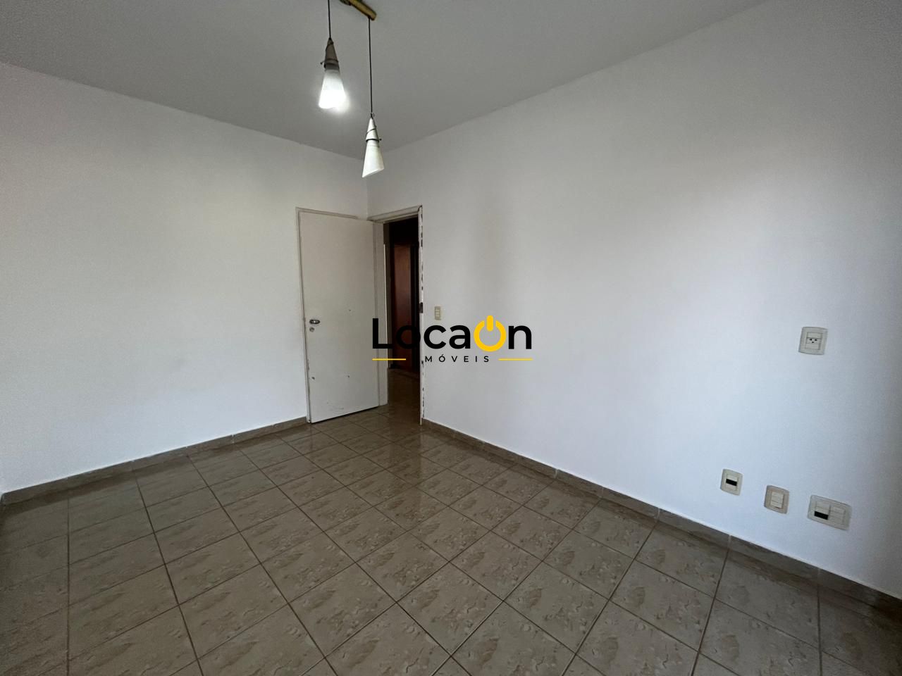 ALUGA - Casa/Sobrado 4 quartos com suítes - Bairro Jd Planalto - Goiânia