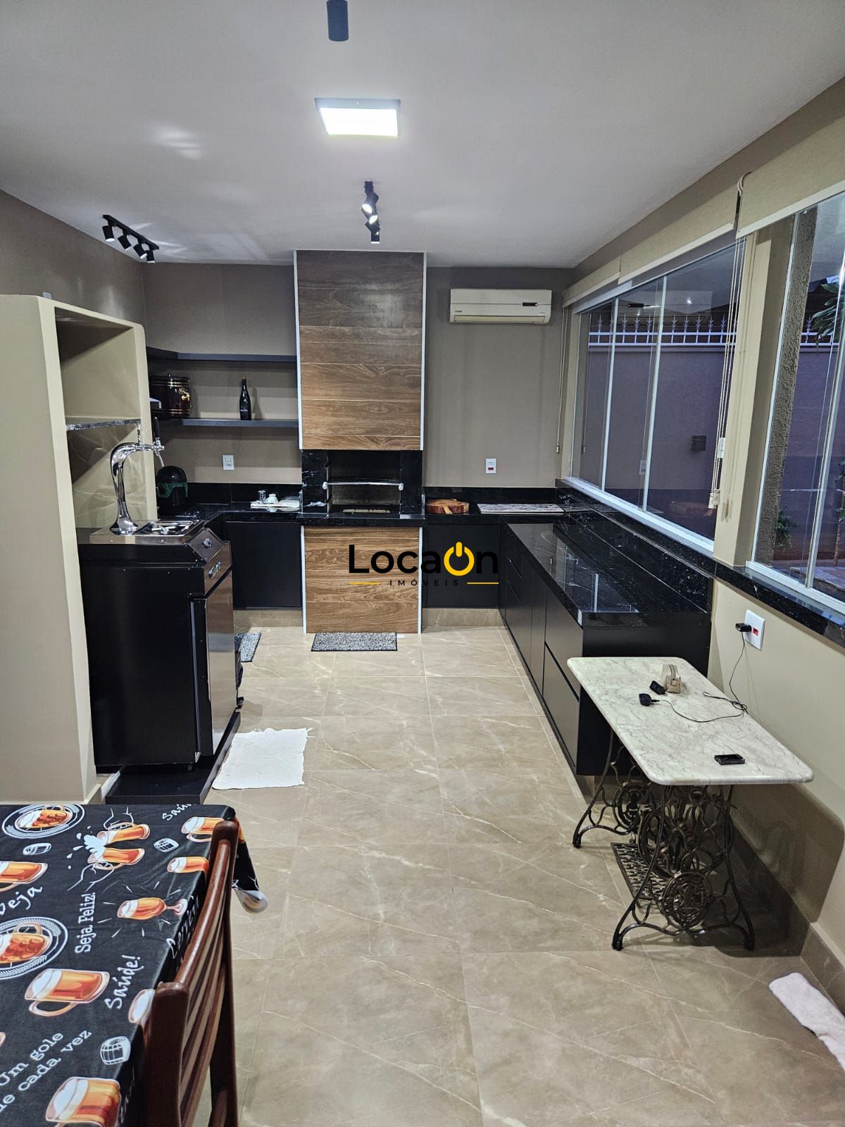 ALUGA- Casa 3 dormitórios, suíte, 2 banheiros, casa planejada em Ribeirão Preto