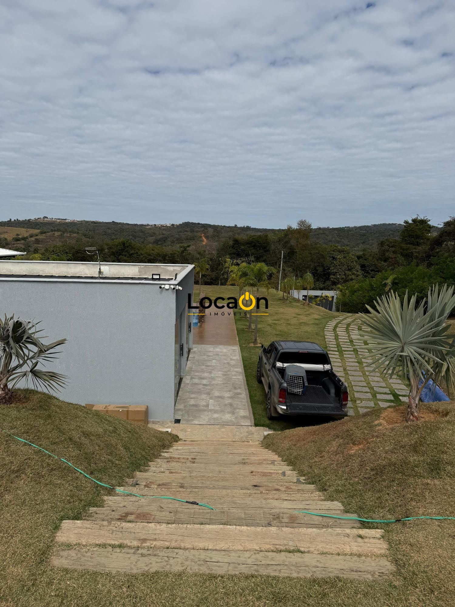 VENDE - Sitio em Esmeraldas-MG com Casa de luxo.