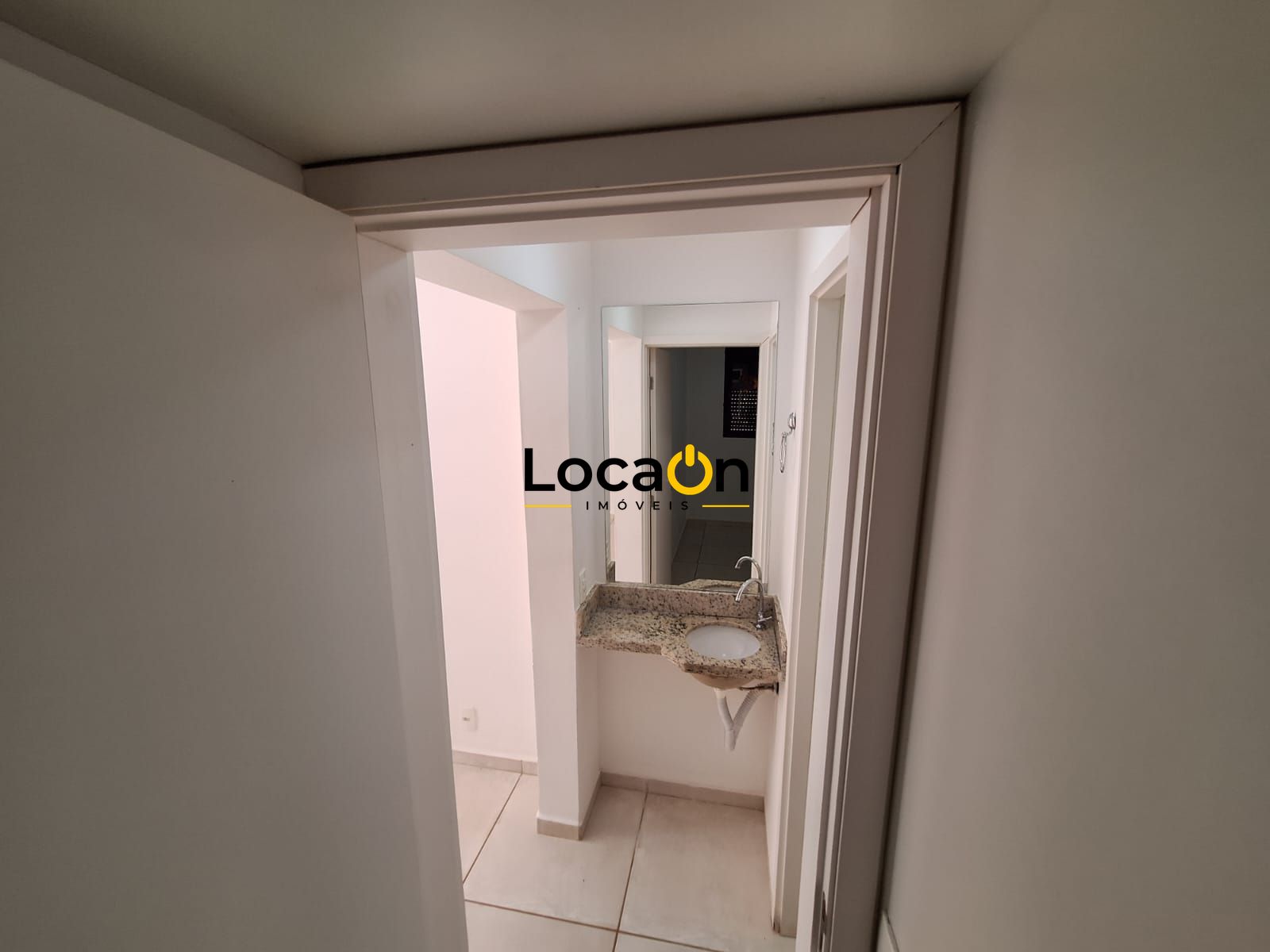 ALUGA- Apartamento 1 dormítório, 1 banheiro e vaga de garagem localizado e Bonfi