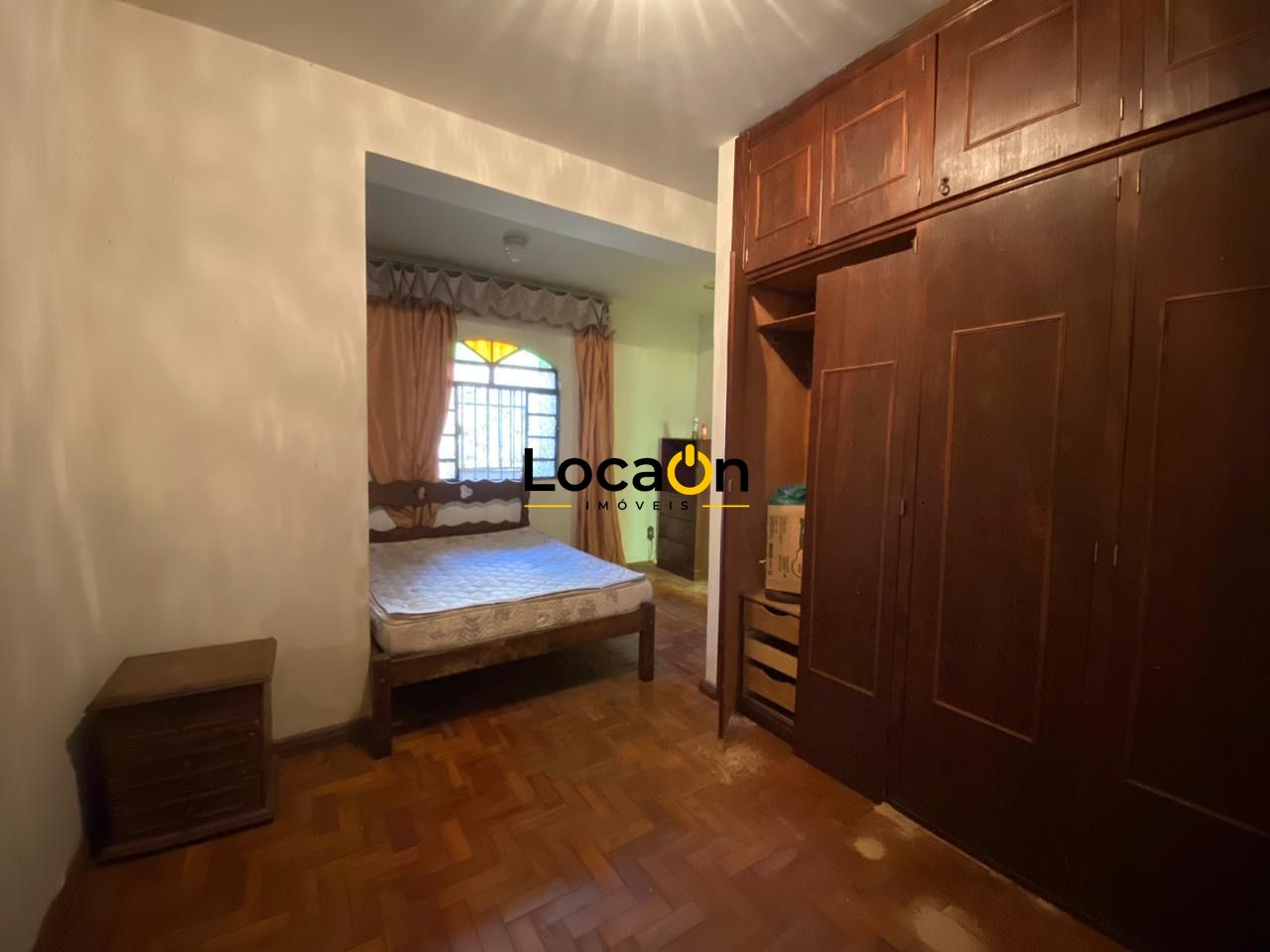 VENDE - Casa com 5 Quartos - Bairro Cidade Nova - Belo Horizonte