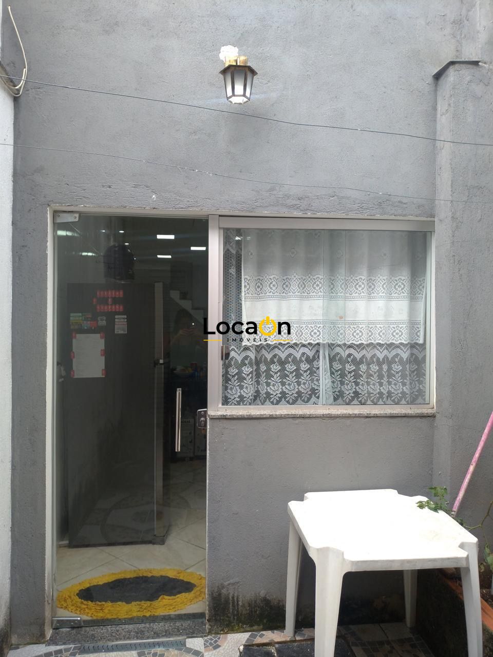 VENDE-SE casa duplex com 3 quartos no bairro Mantiqueira em Belo Horizonte.
