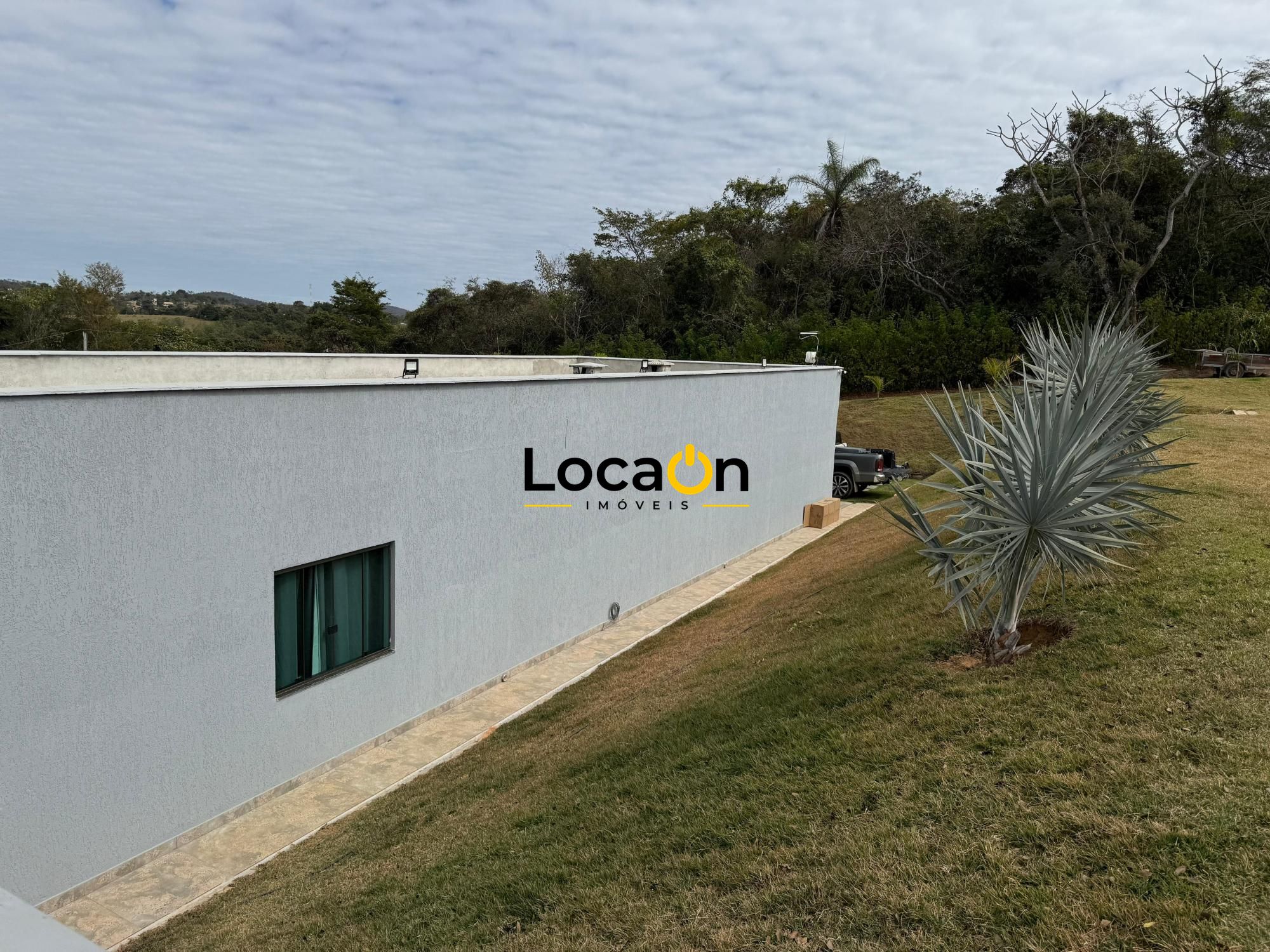 VENDE - Sitio em Esmeraldas-MG com Casa de luxo.