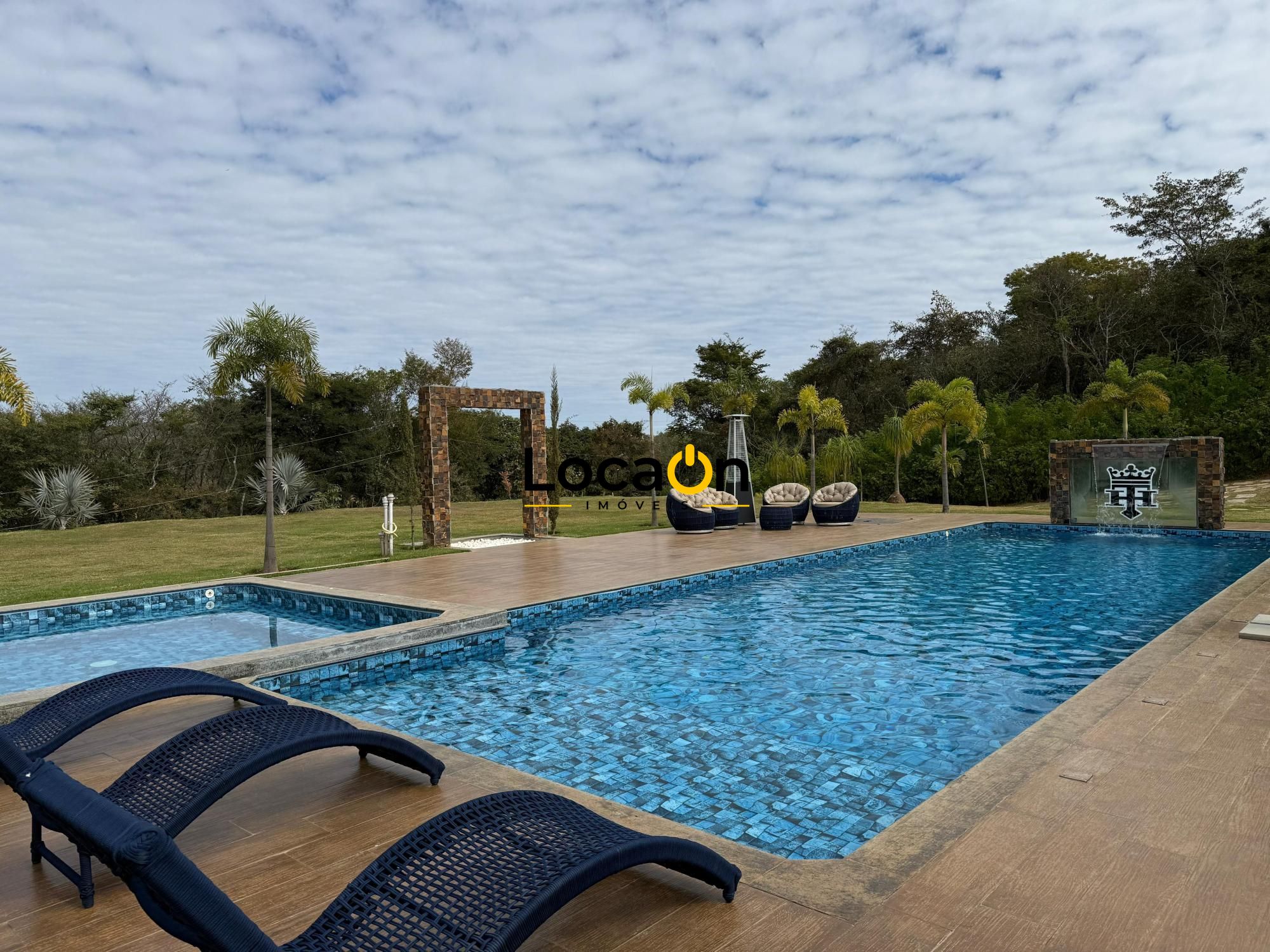 VENDE - Sitio em Esmeraldas-MG com Casa de luxo.