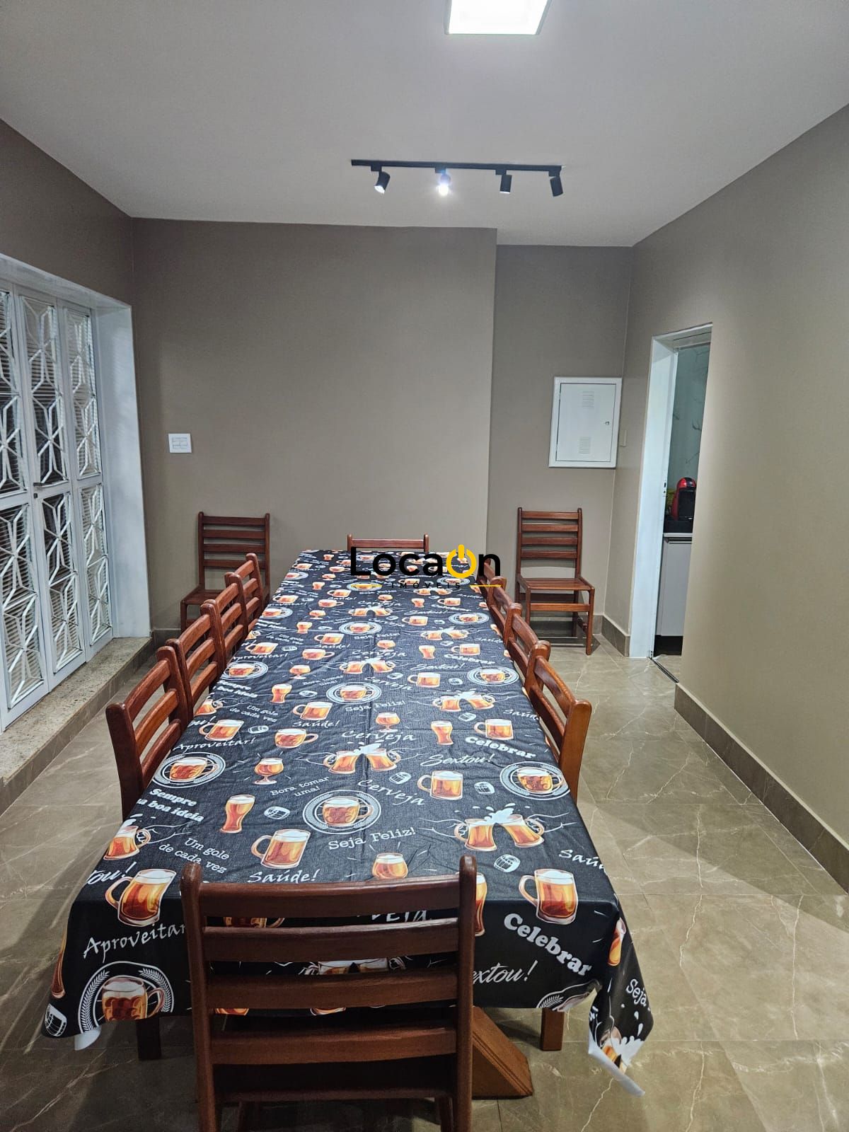 ALUGA- Casa 3 dormitórios, suíte, 2 banheiros, casa planejada em Ribeirão Preto