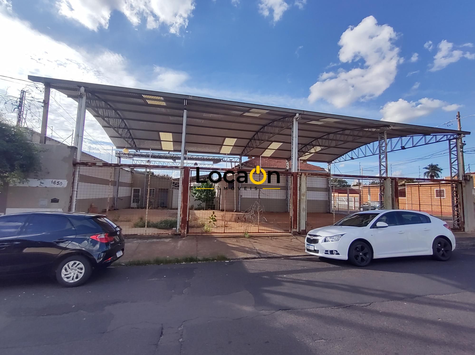 ALUGA - Barracão 300m² no centro Araraquara SP