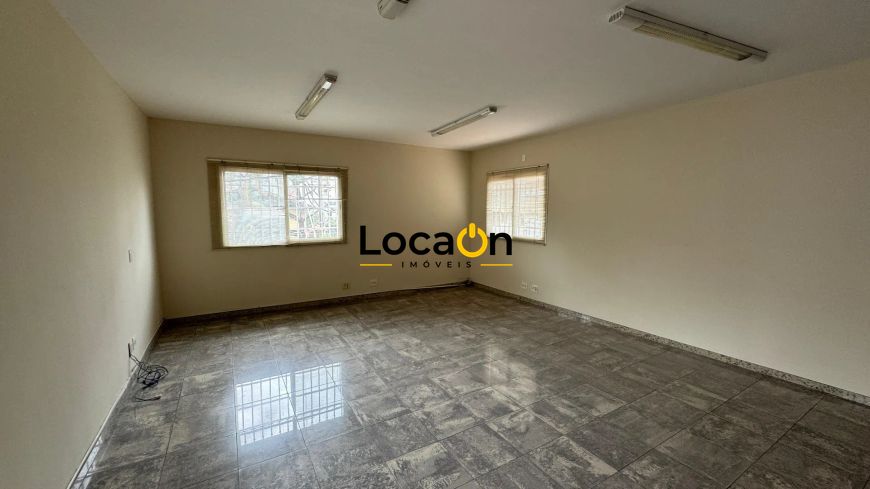 ALUGA casa comercial no bairro Serra em Belo Horizonte.