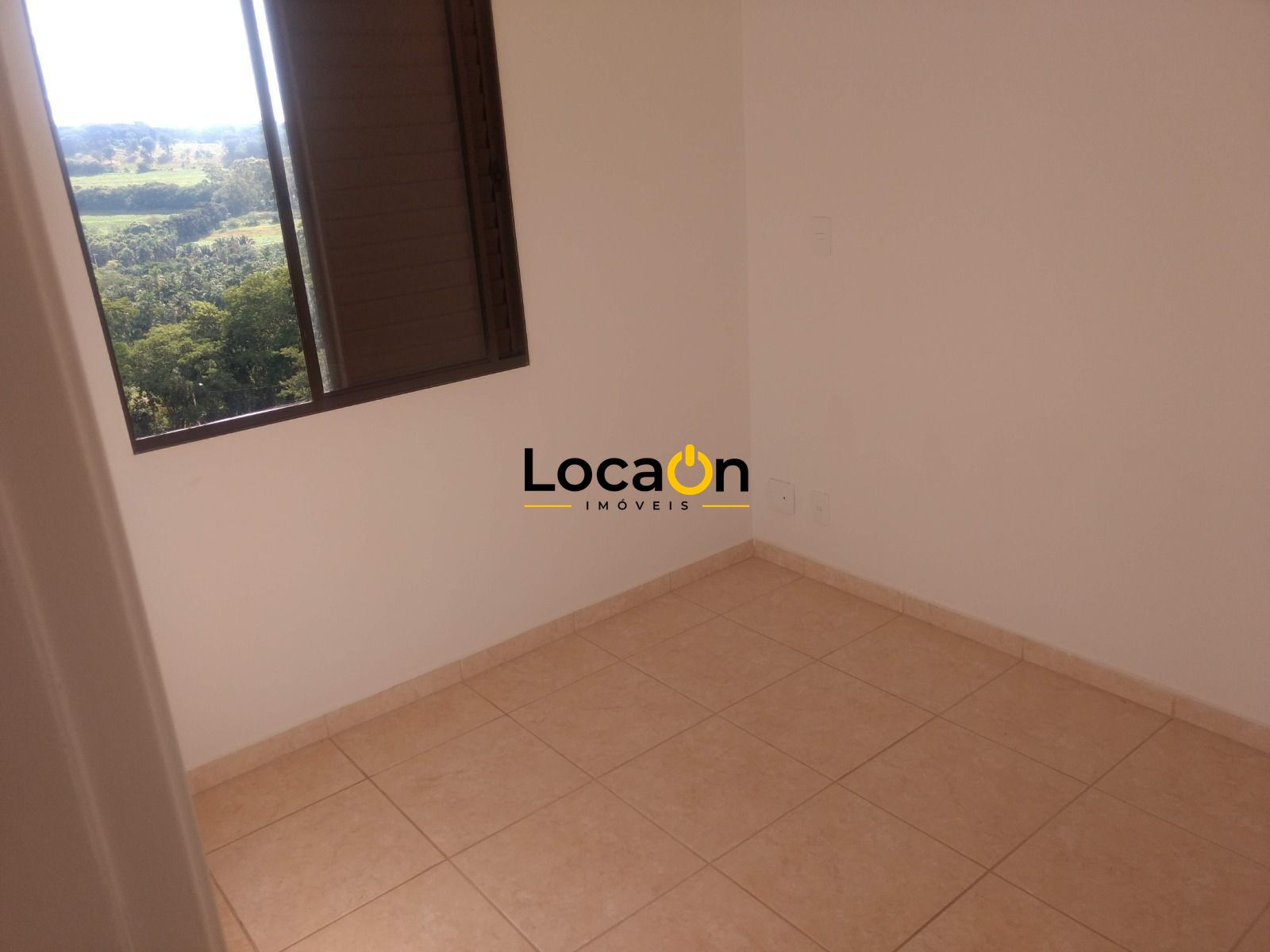 ALUGA - Apartamento para alugar no Lar França em R. Ana Lopes Prates - 985 - Jar