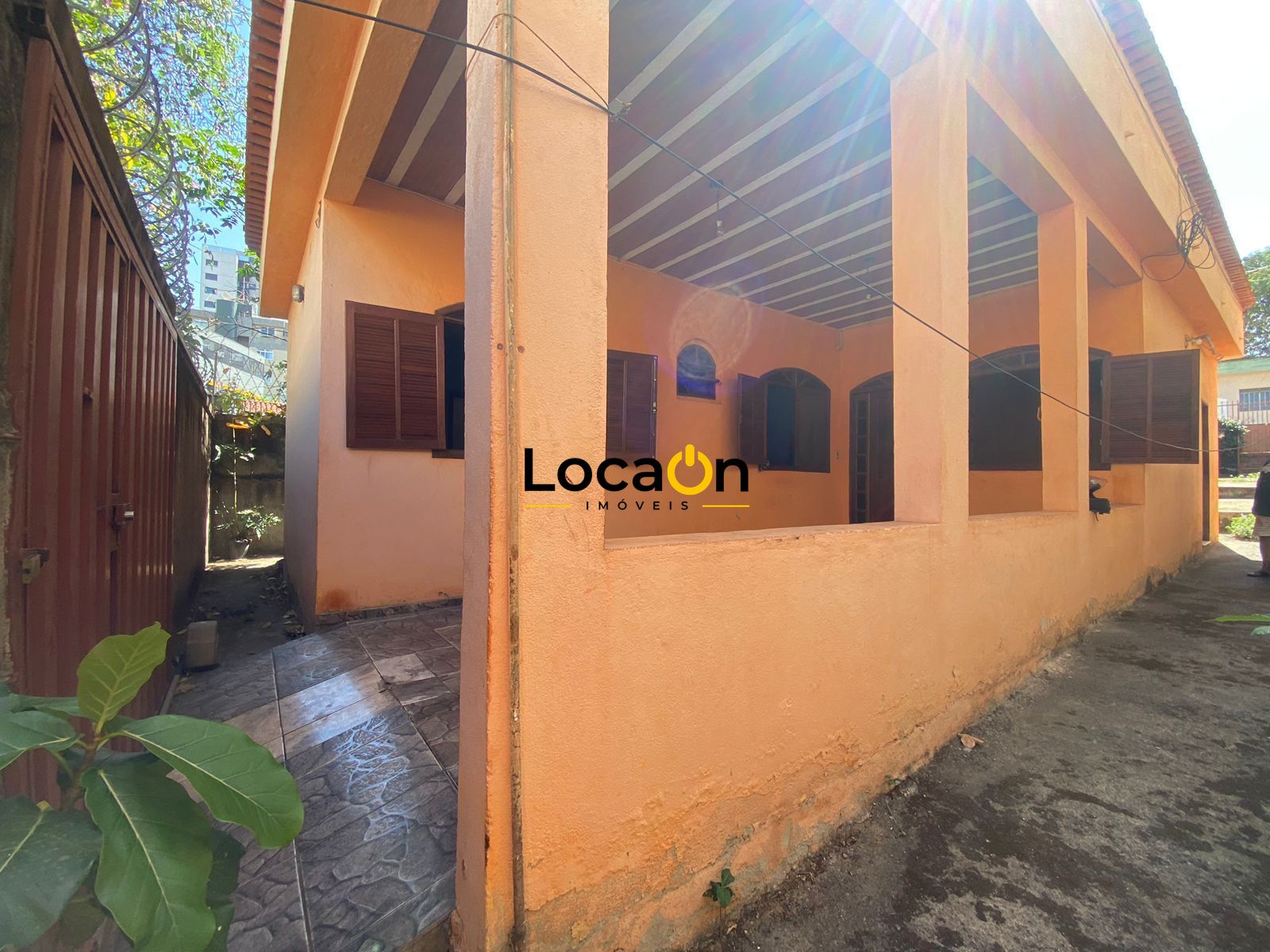 VENDE - Casa com 5 Quartos - Bairro Cidade Nova - Belo Horizonte