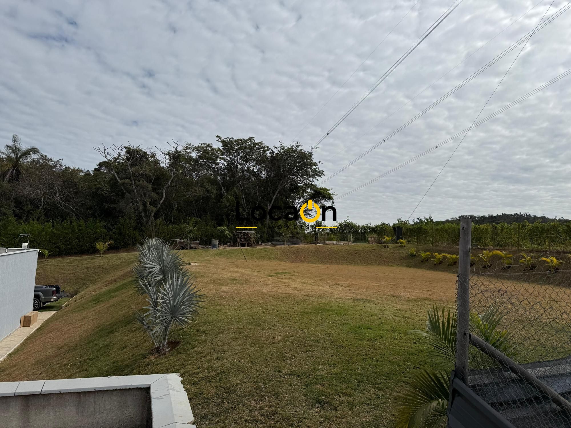 VENDE - Sitio em Esmeraldas-MG com Casa de luxo.