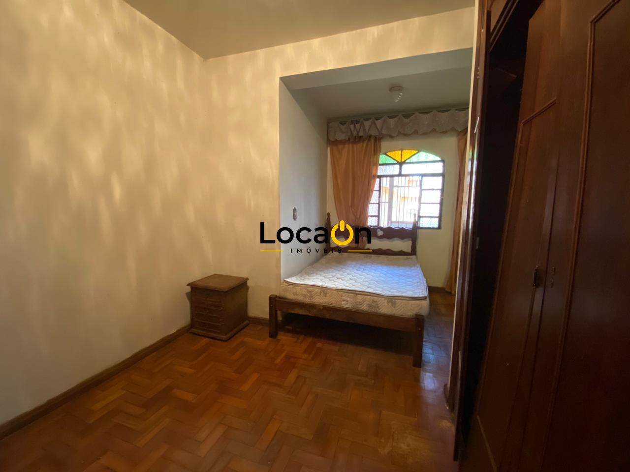 VENDE - Casa com 5 Quartos - Bairro Cidade Nova - Belo Horizonte