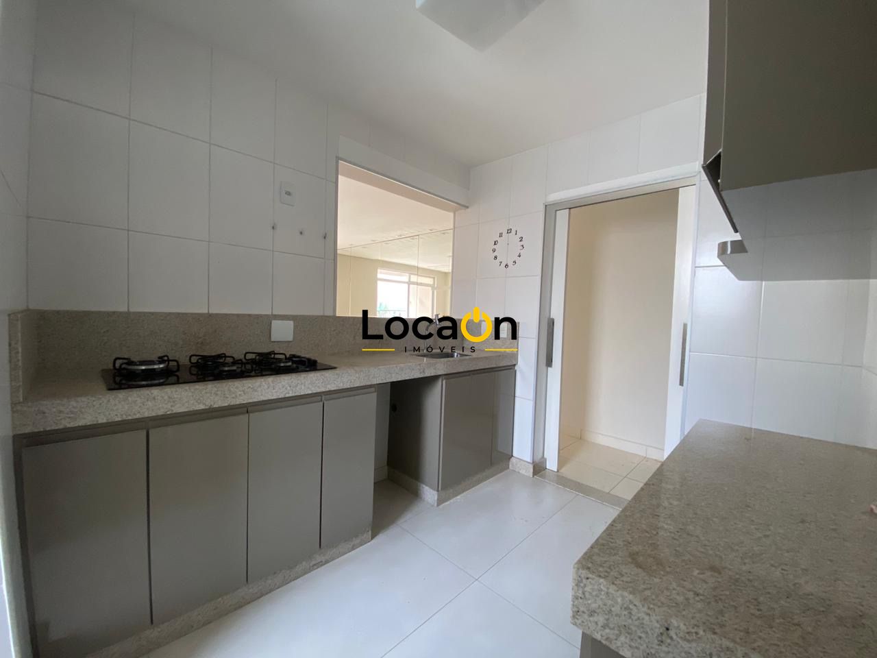 ALUGA-SE apartamento com 4 quartos no bairro Buritis em Belo Horizonte.