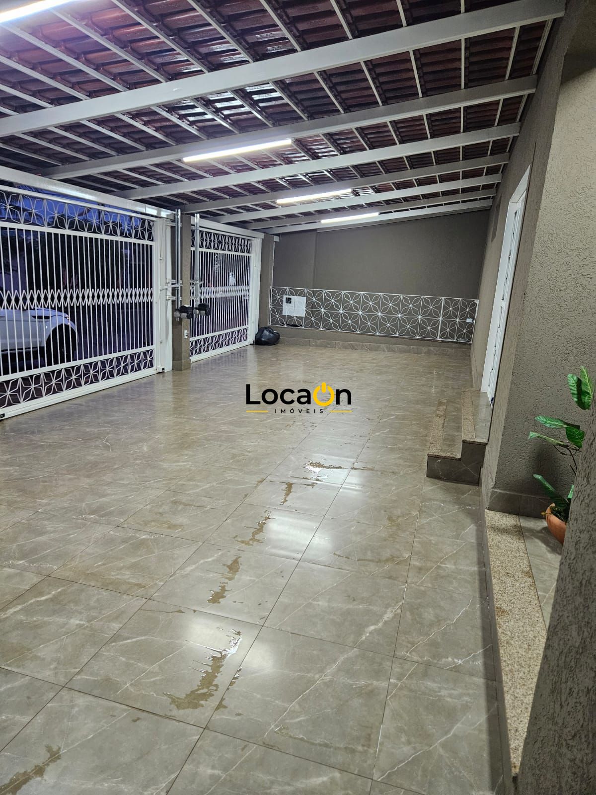 ALUGA- Casa 3 dormitórios, suíte, 2 banheiros, casa planejada em Ribeirão Preto
