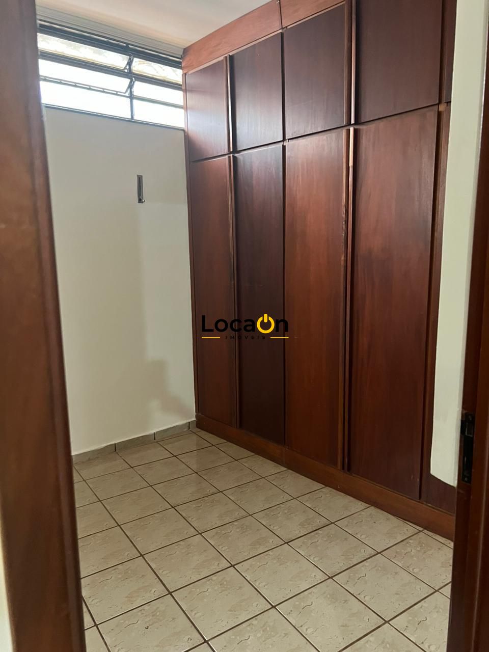 ALUGA- Casa 3 suites e 3 vagas Cidade Universitária