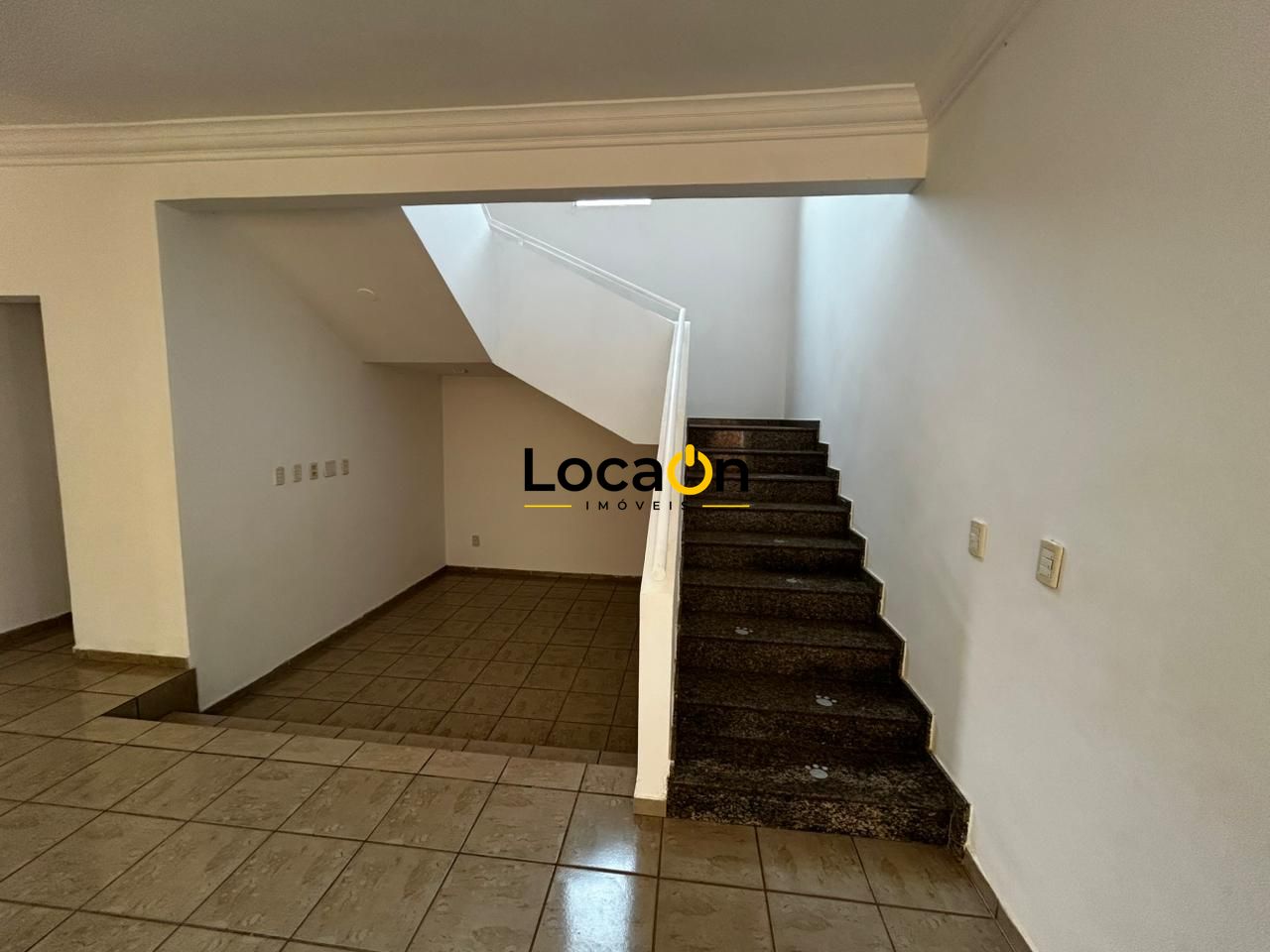 ALUGA - Casa/Sobrado 4 quartos com suítes - Bairro Jd Planalto - Goiânia
